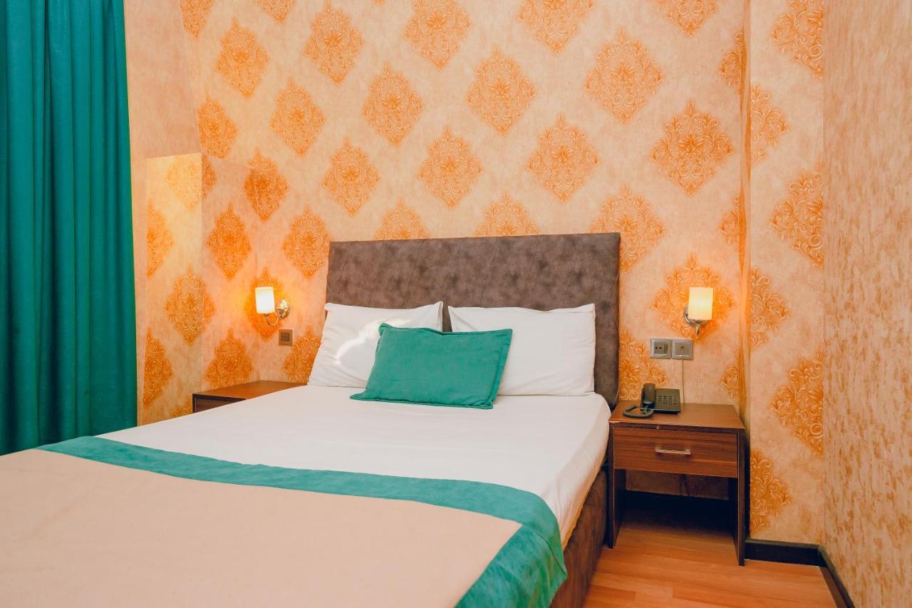 The Center Hotel Baku Exteriör bild