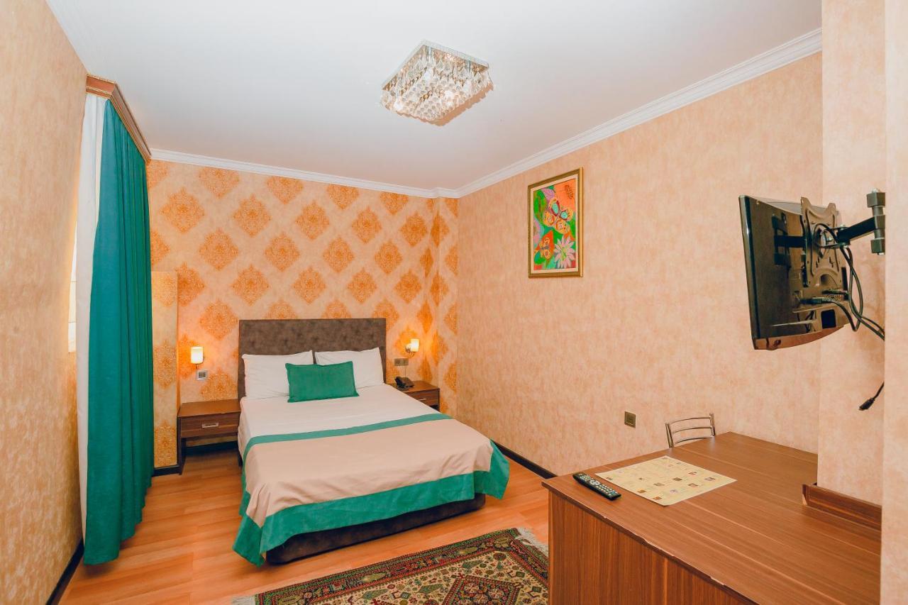 The Center Hotel Baku Exteriör bild