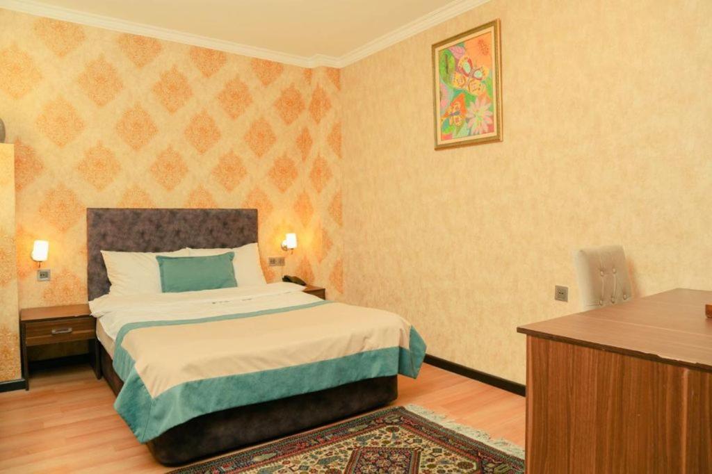 The Center Hotel Baku Exteriör bild