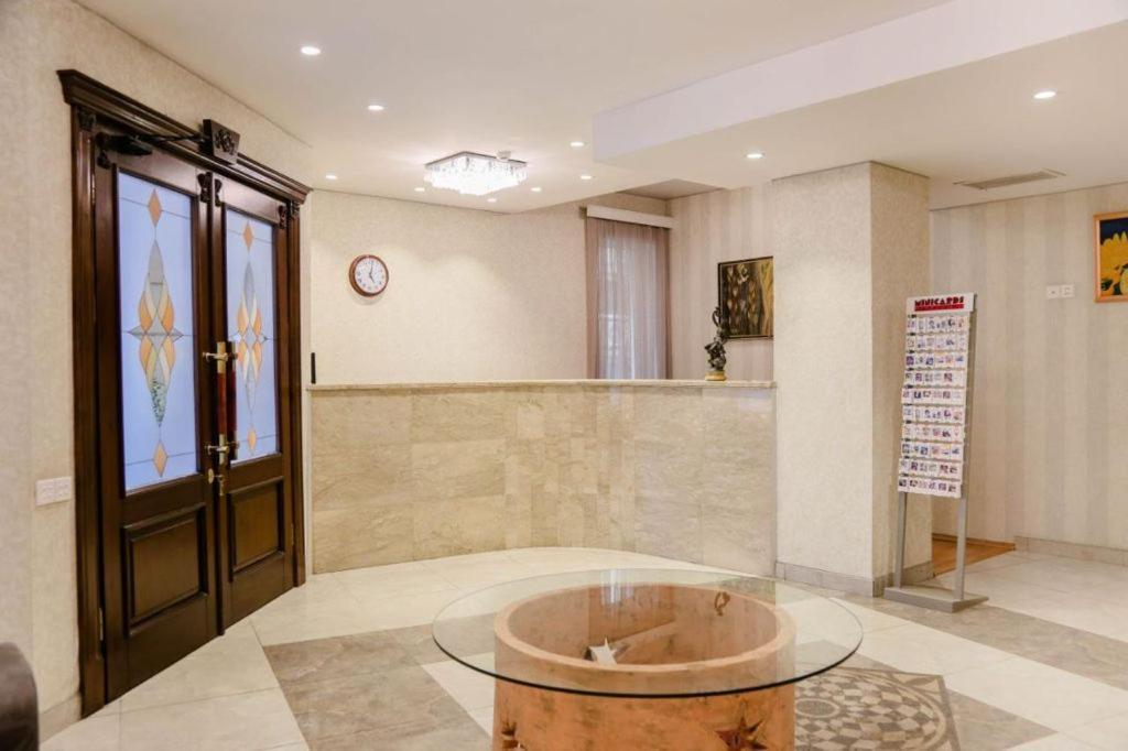 The Center Hotel Baku Exteriör bild