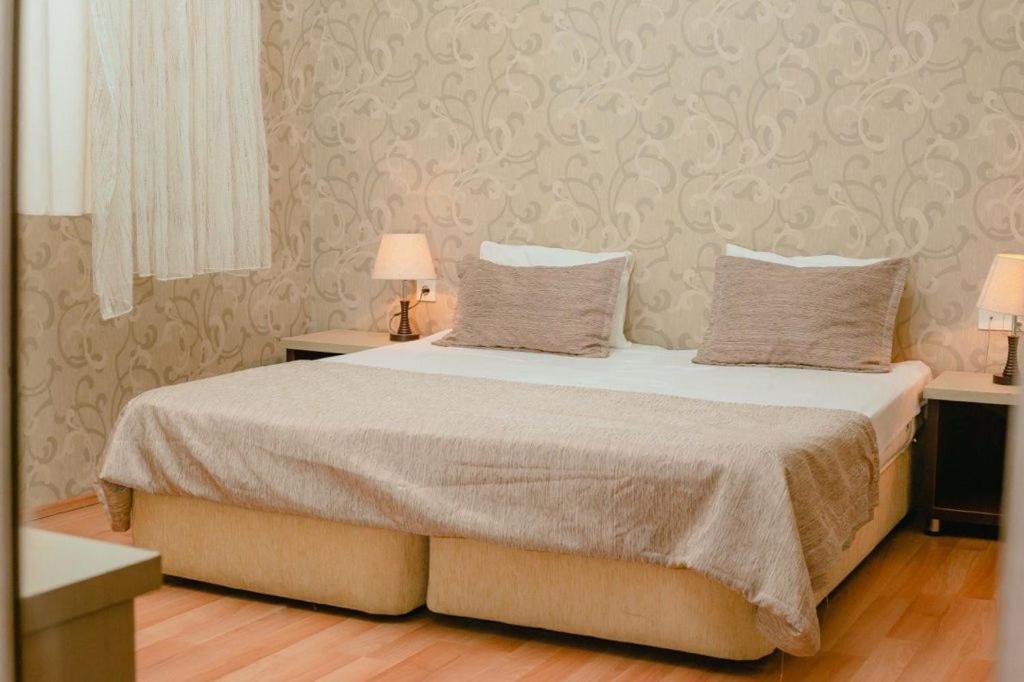 The Center Hotel Baku Exteriör bild